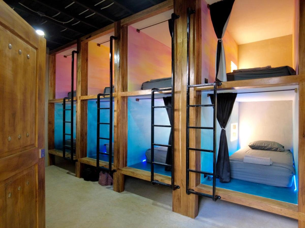 Shipwrecked Hostel ウビタ エクステリア 写真