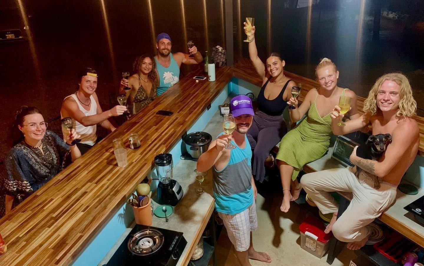 Shipwrecked Hostel ウビタ エクステリア 写真