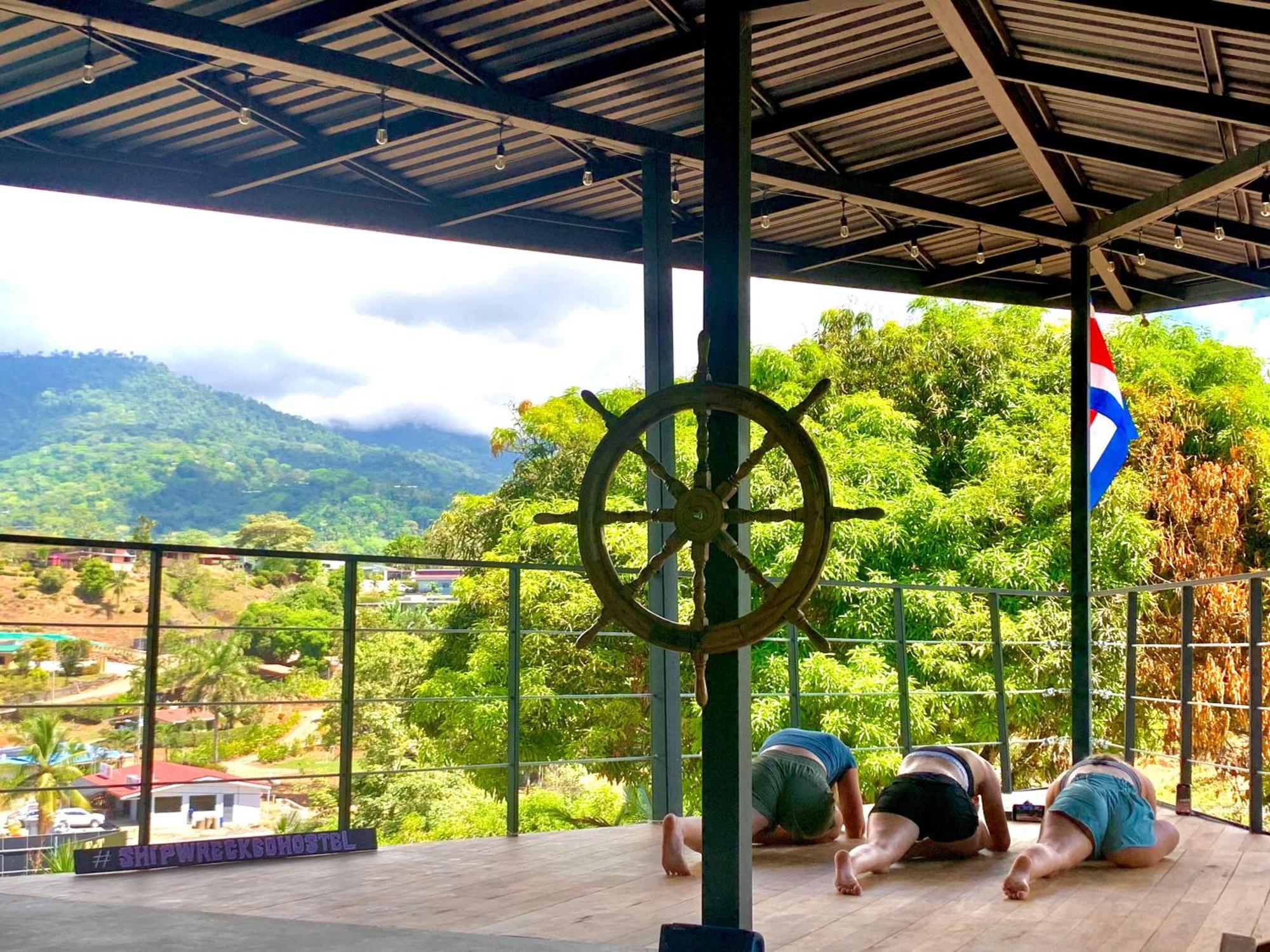 Shipwrecked Hostel ウビタ エクステリア 写真